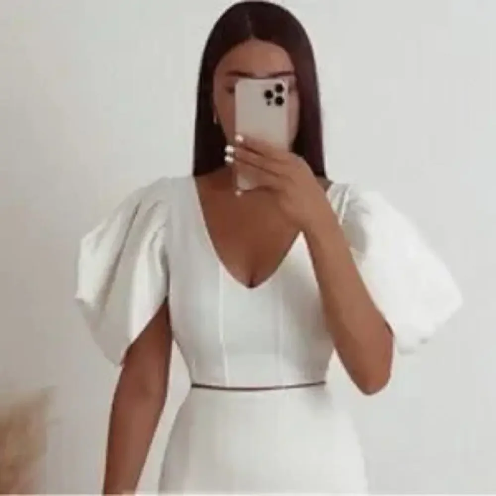 Elegant White Puff Sleeve V-Neck Women’s Top